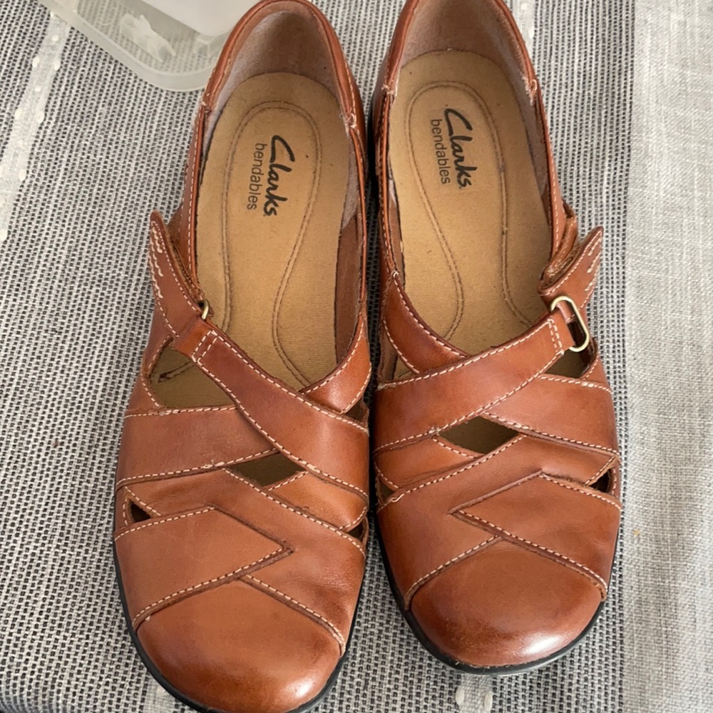 Clarks bendables 7.5 camel color